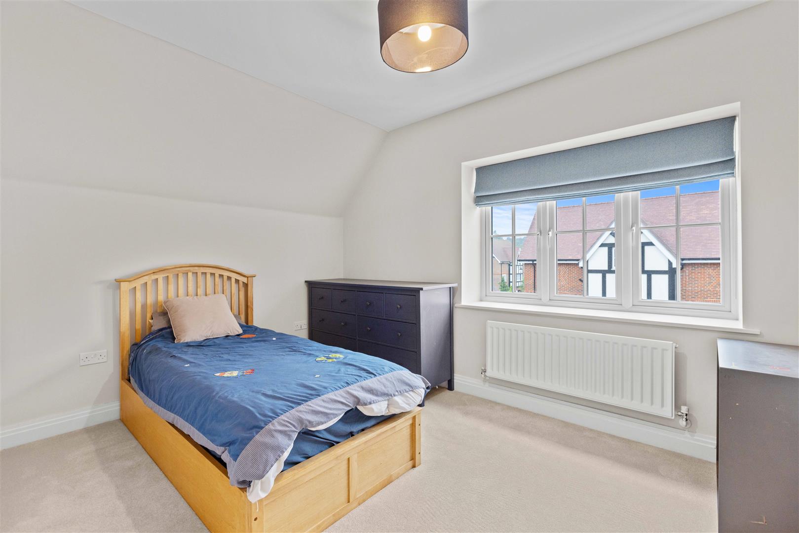 Martin Avenue, Ascot